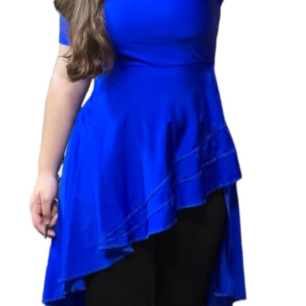 Women´s Short Sleeve Round Neck Ruffle Tunic Blouse With Asymmetrical Irregular